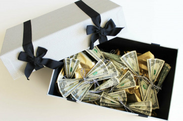 3 способа необычно подарить деньги мужчине
