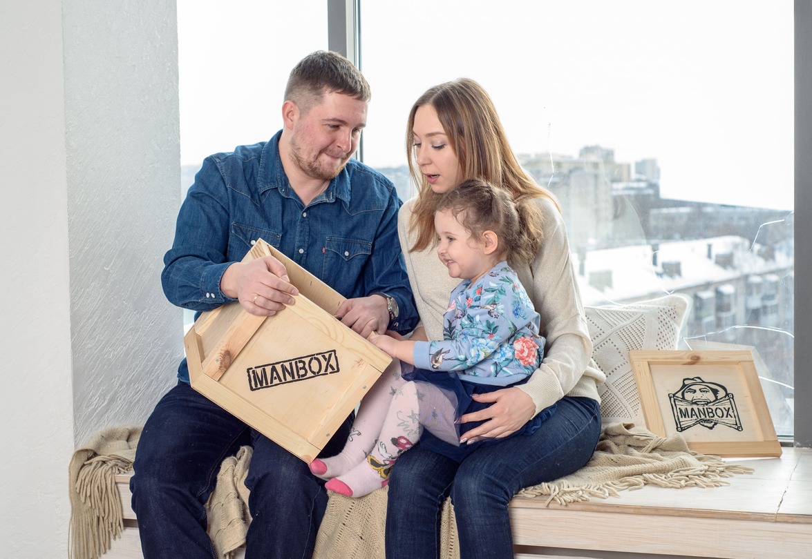 папа принес подарки